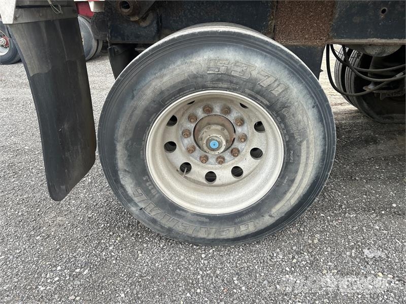 Cobra 17 ft Tri/A Pup Dump Trailer Bañera