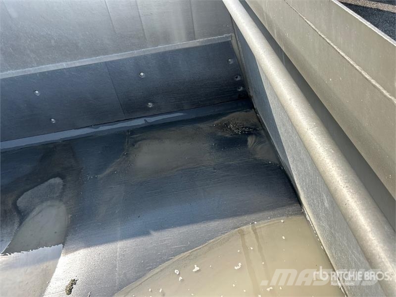 Cobra 17 ft Tri/A Pup Dump Trailer Bañera