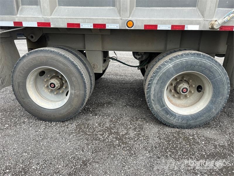 Cobra 17 ft Tri/A Pup Dump Trailer Bañera