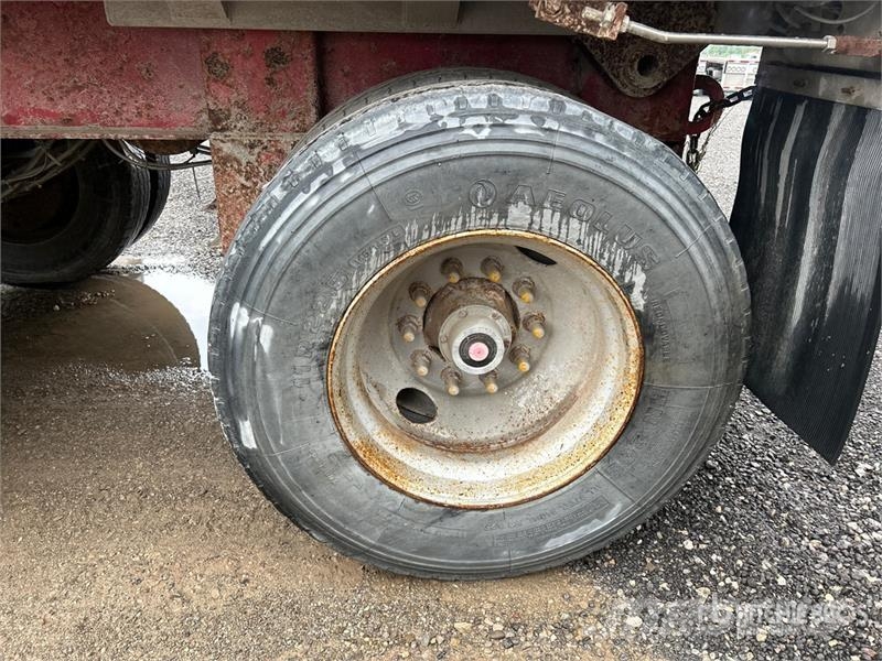 Cobra 17 ft Tri/A Pup Dump Trailer Bañera