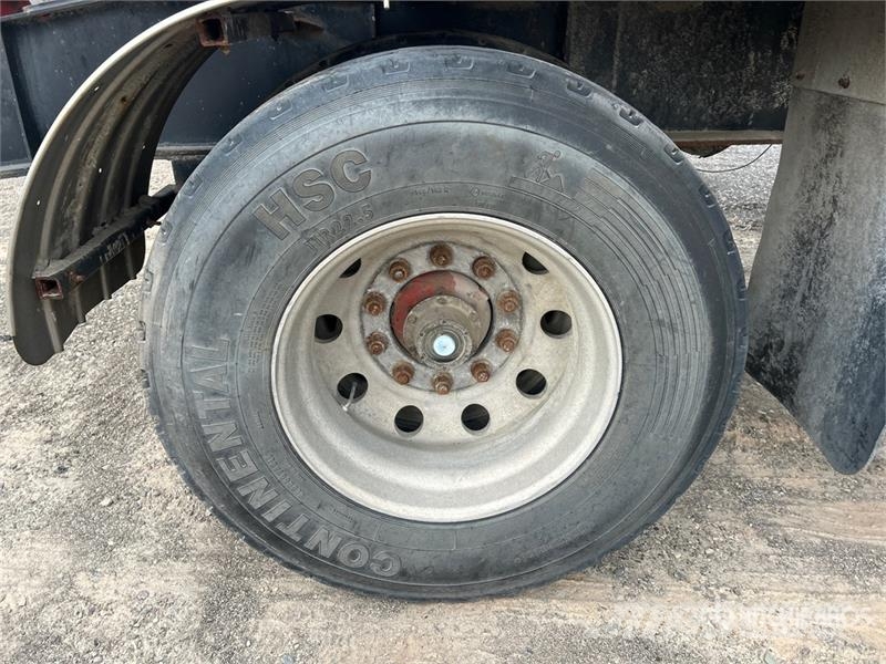 Cobra 17 ft Tri/A Pup Dump Trailer Bañera