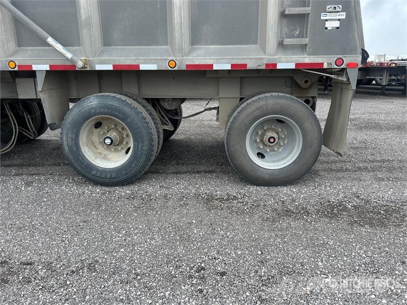 Cobra 17 ft Tri/A Pup Dump Trailer Bañera