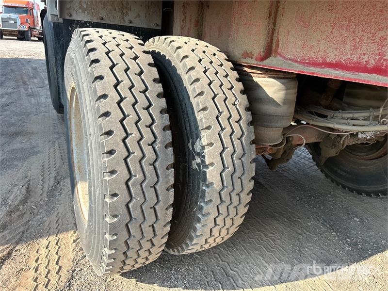 Cobra 17 ft Tri/A Pup Dump Trailer Bañera