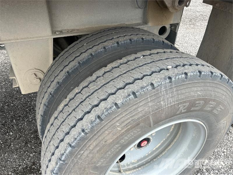 Cobra 17 ft Tri/A Pup Dump Trailer Bañera