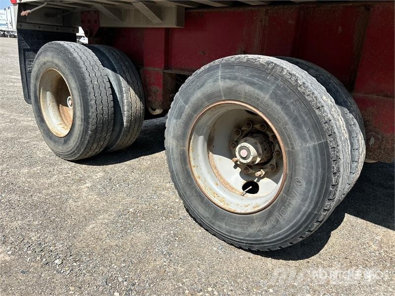 Cobra 33 ft Tri/A End Dump Trailer Bañera