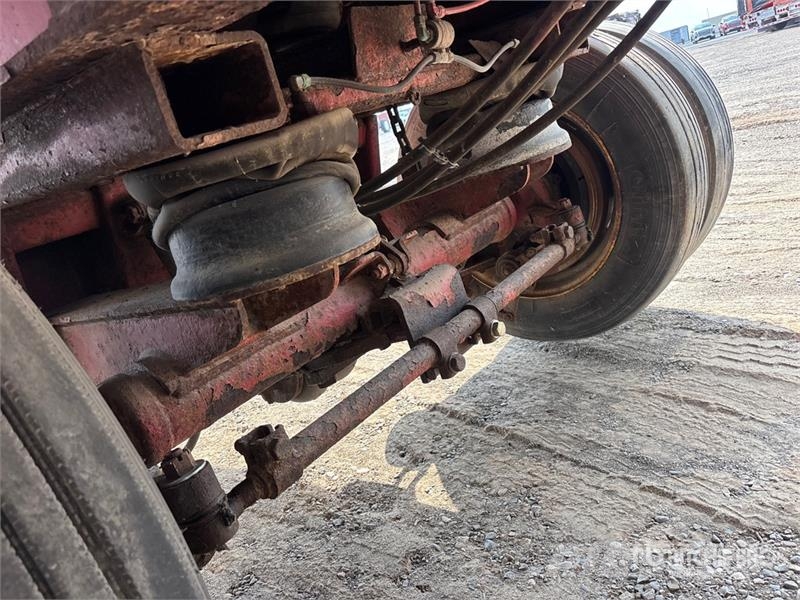Cobra 33 ft Tri/A End Dump Trailer Bañera