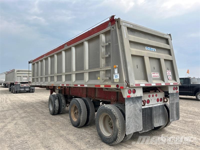 Cobra 33 ft Tri/A End Dump Trailer Bañera