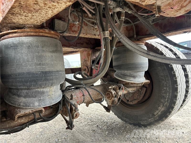 Cobra 33 ft Tri/A End Dump Trailer Bañera