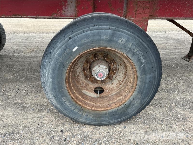 Cobra 33 ft Tri/A End Dump Trailer Bañera