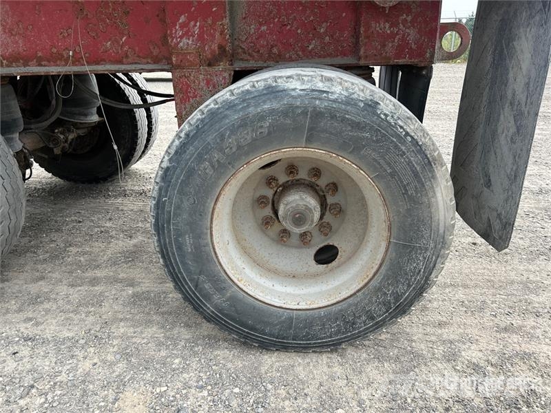 Cobra 33 ft Tri/A End Dump Trailer Bañera