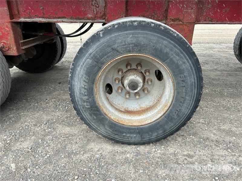 Cobra 33 ft Tri/A End Dump Trailer Bañera
