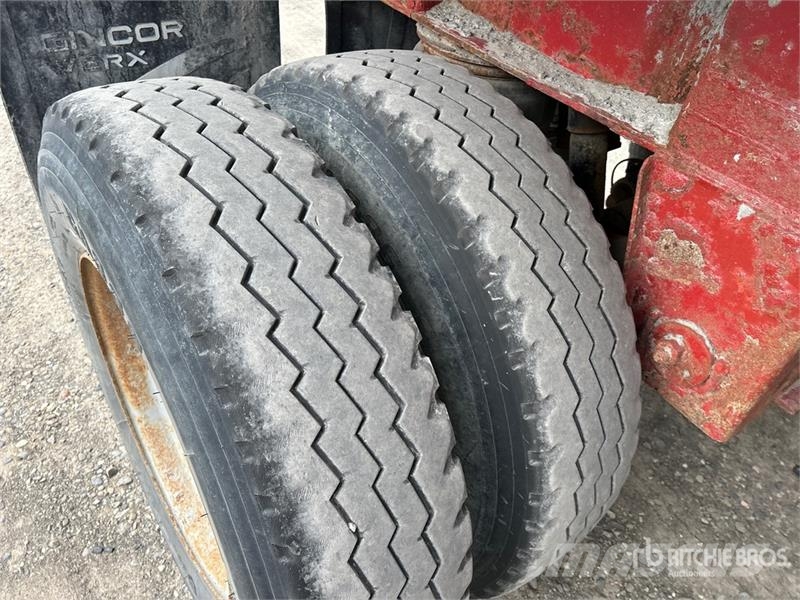 Cobra 33 ft Tri/A End Dump Trailer Bañera