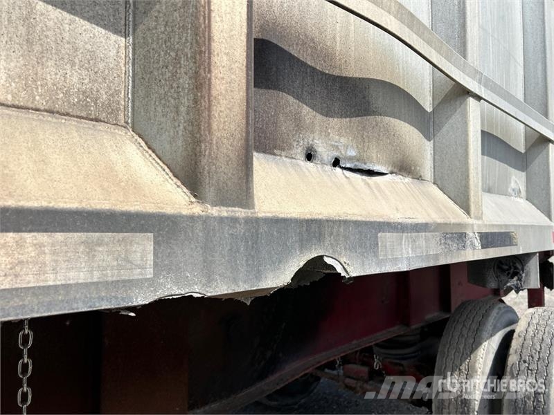 Cobra 33 ft Tri/A End Dump Trailer Bañera