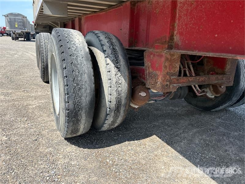 Cobra 33 ft Tri/A End Dump Trailer Bañera