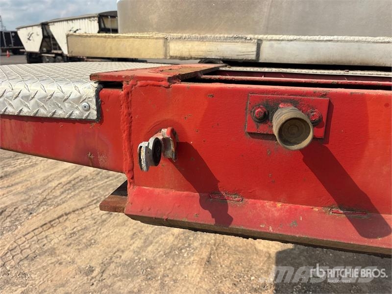 Cobra 33 ft Tri/A End Dump Trailer Bañera