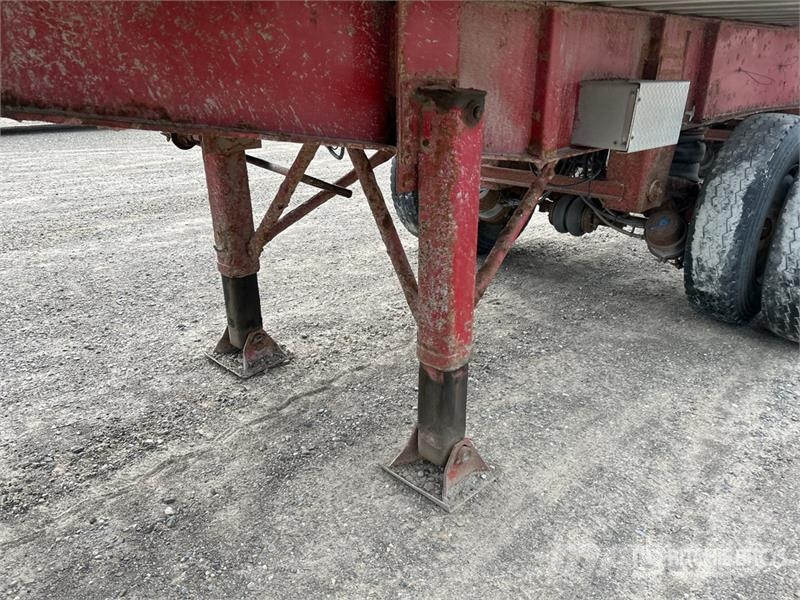 Cobra 33 ft Tri/A End Dump Trailer Bañera