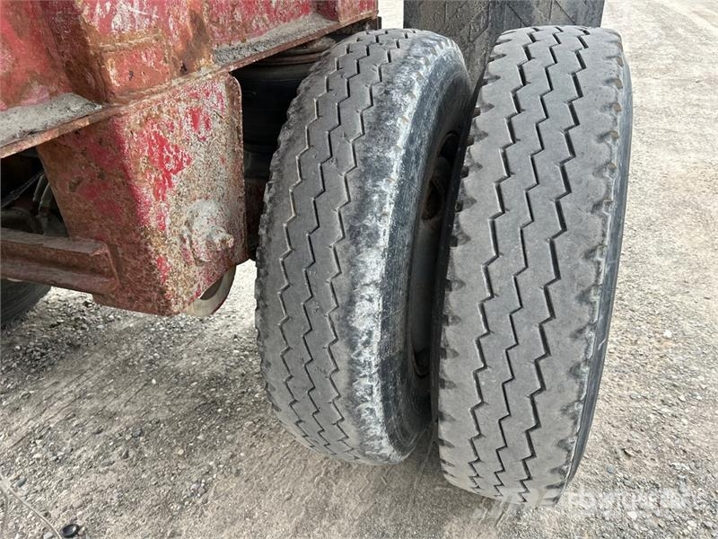 Cobra 33 ft Tri/A End Dump Trailer Bañera