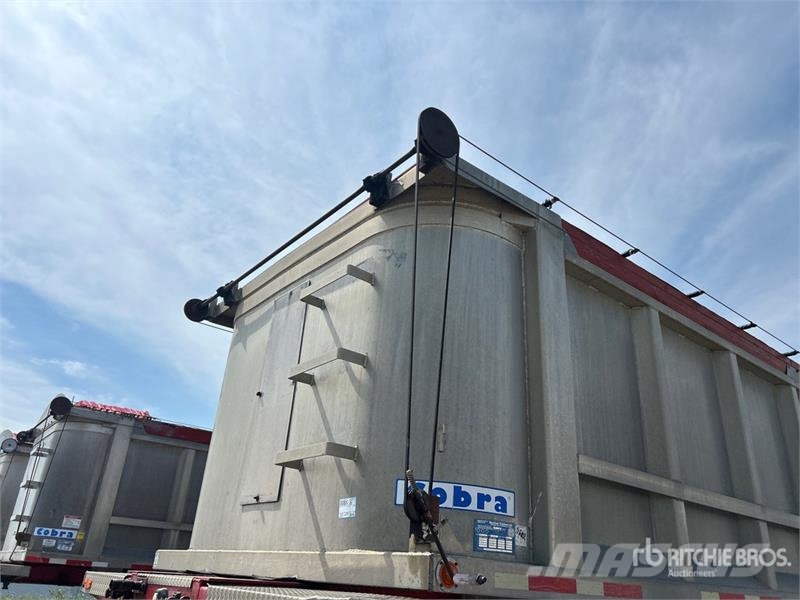 Cobra 33 ft Tri/A End Dump Trailer Bañera