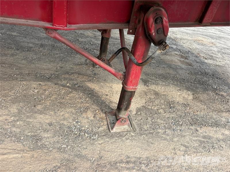 Cobra 33 ft Tri/A End Dump Trailer Bañera