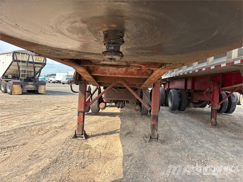 Cobra 33 ft Tri/A End Dump Trailer Bañera