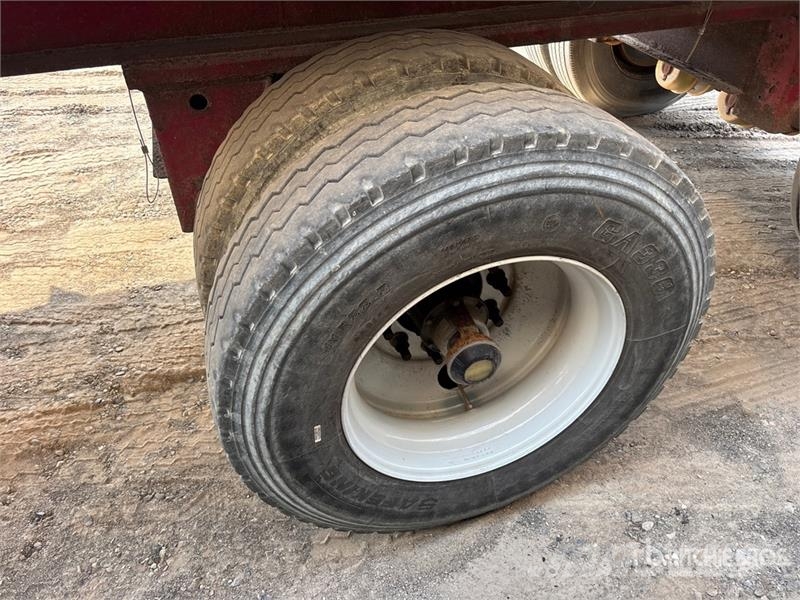 Cobra 33 ft Tri/A End Dump Trailer Bañera