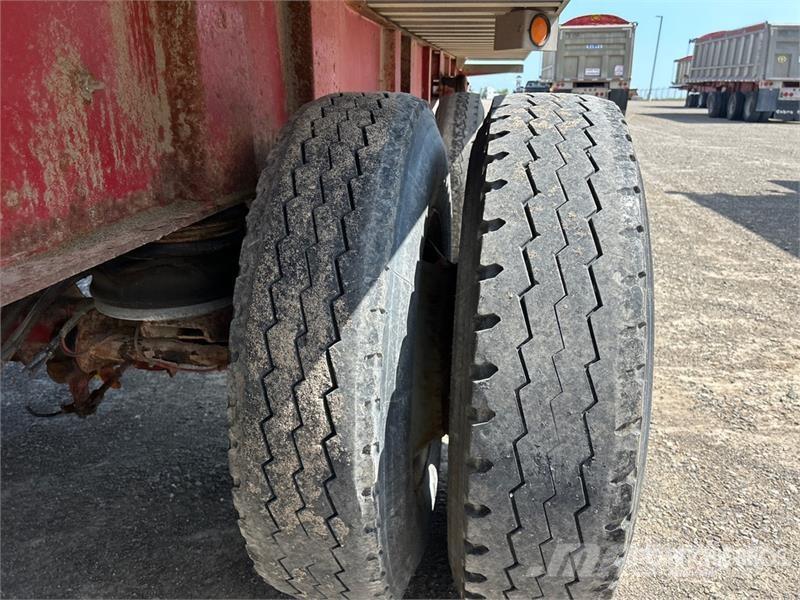 Cobra 33 ft Tri/A End Dump Trailer Bañera