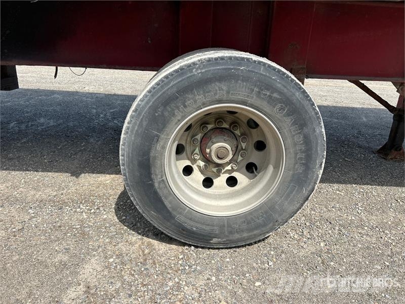 Cobra 33 ft Tri/A End Dump Trailer Bañera