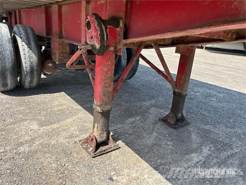 Cobra 33 ft Tri/A End Dump Trailer Bañera