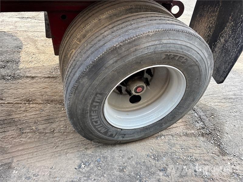 Cobra 33 ft Tri/A End Dump Trailer Bañera
