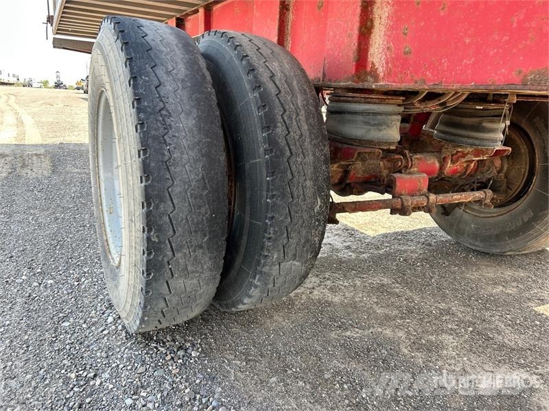 Cobra 33 ft Tri/A End Dump Trailer Bañera