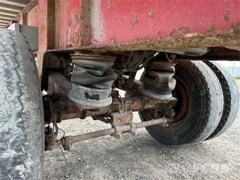 Cobra 33 ft Tri/A End Dump Trailer Bañera