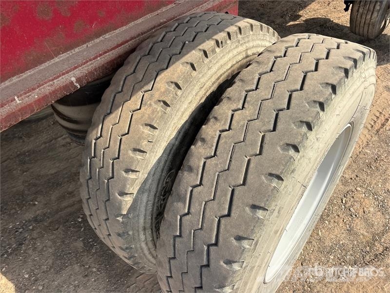 Cobra 33 ft Tri/A End Dump Trailer Bañera