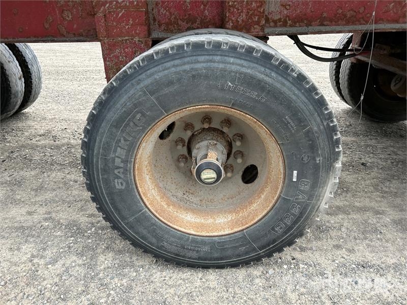 Cobra 33 ft Tri/A End Dump Trailer Bañera