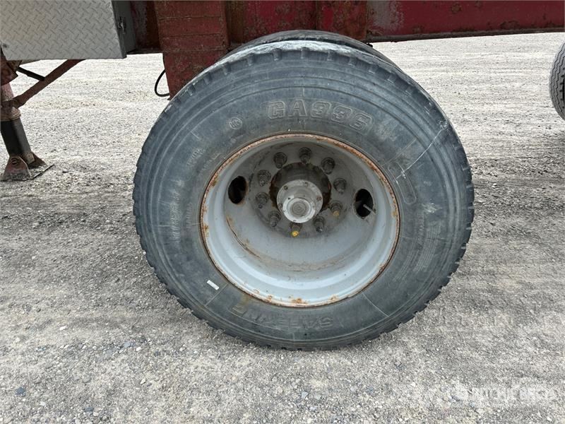 Cobra 33 ft Tri/A End Dump Trailer Bañera