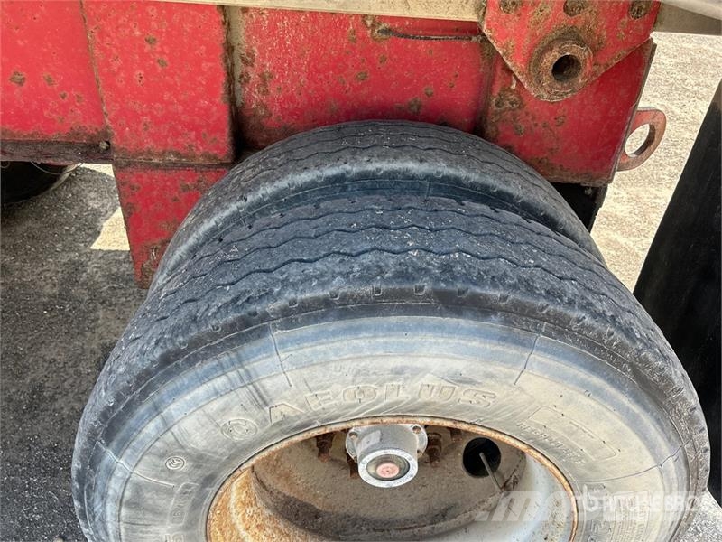 Cobra 33 ft Tri/A End Dump Trailer Bañera