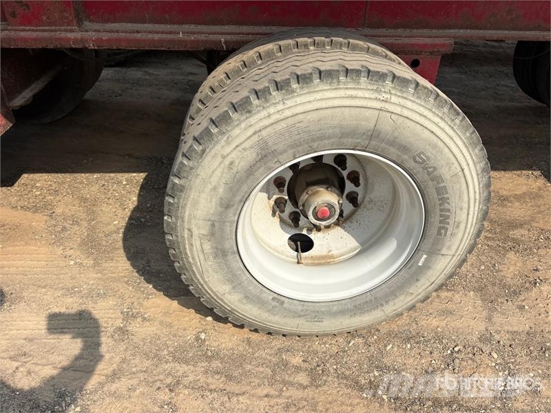 Cobra 33 ft Tri/A End Dump Trailer Bañera