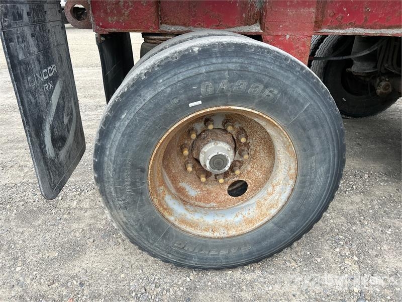 Cobra 33 ft Tri/A End Dump Trailer Bañera