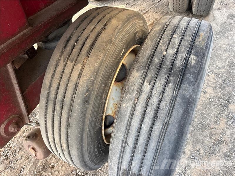 Cobra 33 ft Tri/A End Dump Trailer Bañera