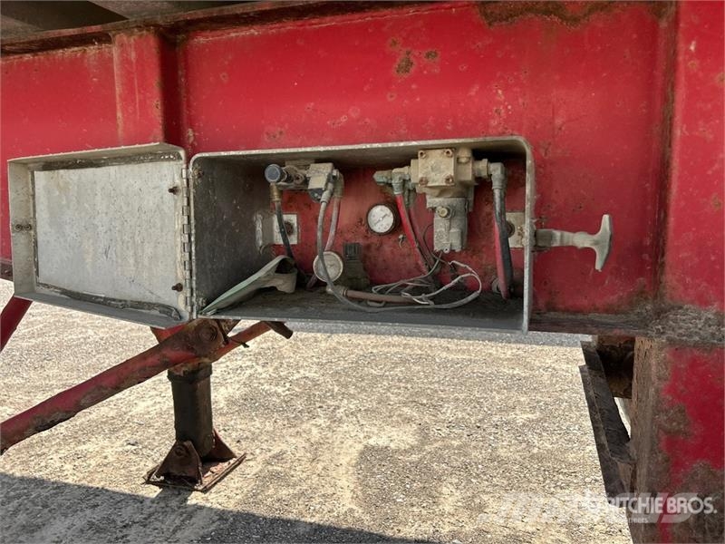 Cobra 33 ft Tri/A End Dump Trailer Bañera