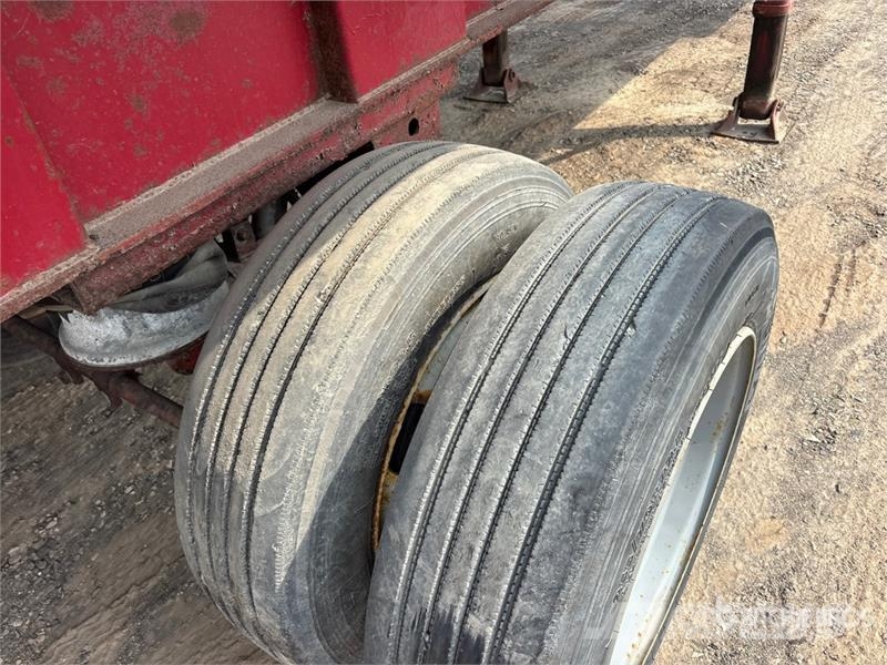 Cobra 33 ft Tri/A End Dump Trailer Bañera