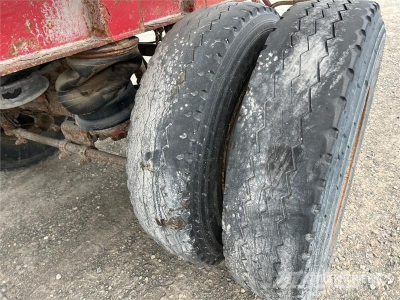 Cobra 33 ft Tri/A End Dump Trailer Bañera