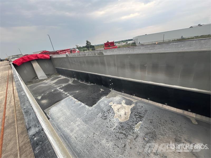 Cobra 33 ft Tri/A End Dump Trailer Bañera