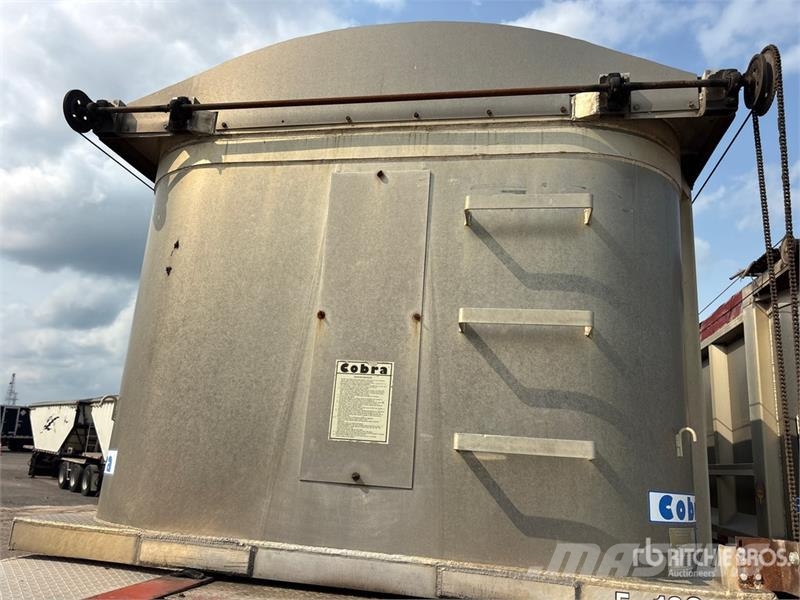 Cobra 33 ft Tri/A End Dump Trailer Bañera