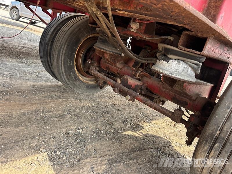Cobra 33 ft Tri/A End Dump Trailer Bañera