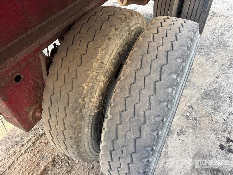Cobra 33 ft Tri/A End Dump Trailer Bañera