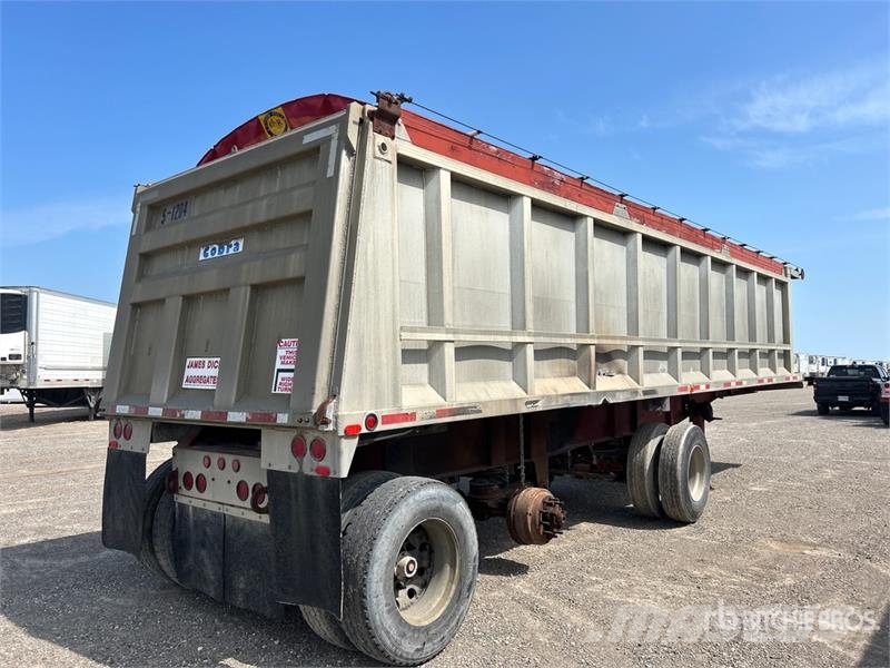 Cobra 33 ft Tri/A End Dump Trailer Bañera