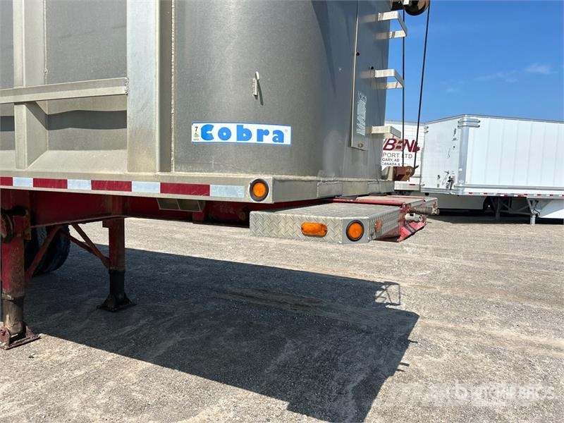 Cobra 33 ft Tri/A End Dump Trailer Bañera