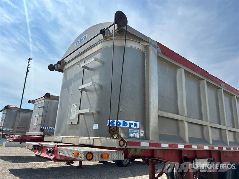 Cobra 33 ft Tri/A End Dump Trailer Bañera