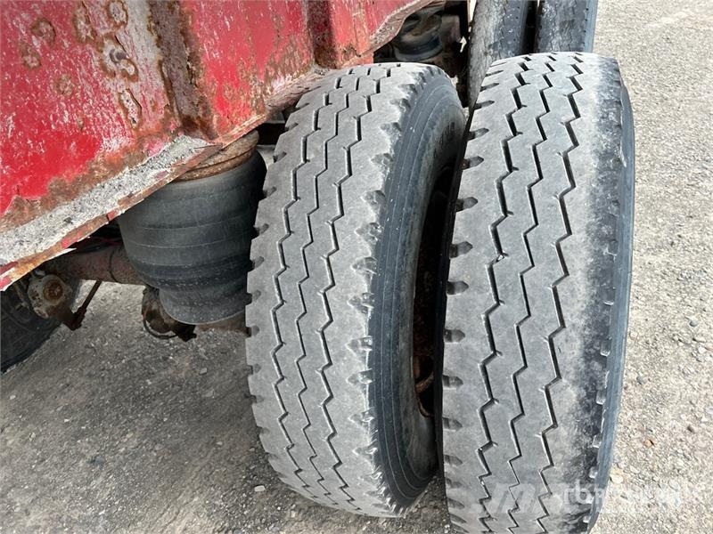Cobra 33 ft Tri/A End Dump Trailer Bañera