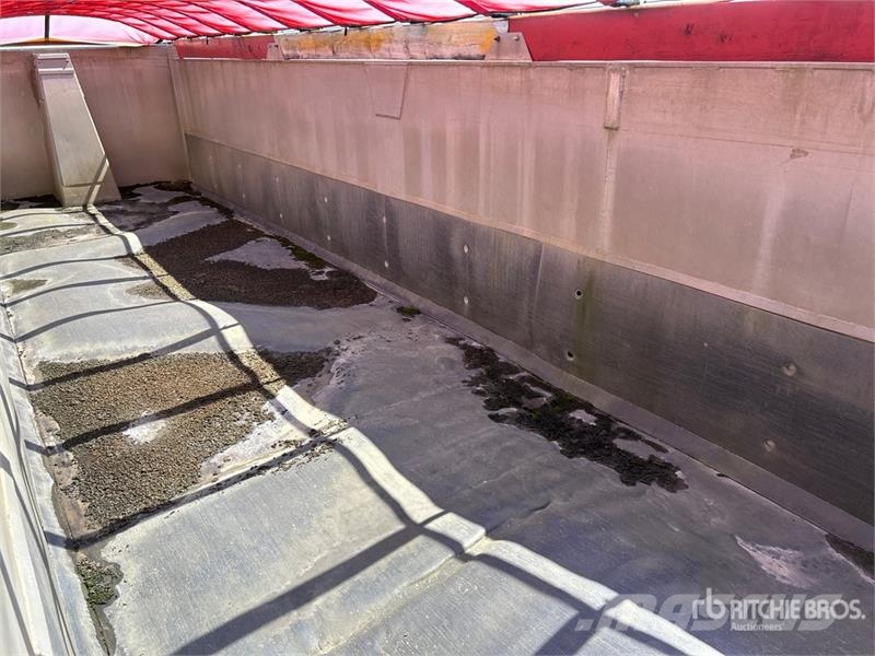 Cobra 33 ft Tri/A End Dump Trailer Bañera